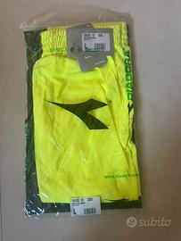 Pantaloncino corto giallo diadora