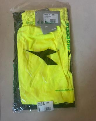 Pantaloncino corto giallo diadora