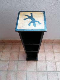 Mobiletto verticale con disegni lucertole