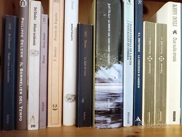 30 libri di autori vari scaffale 2