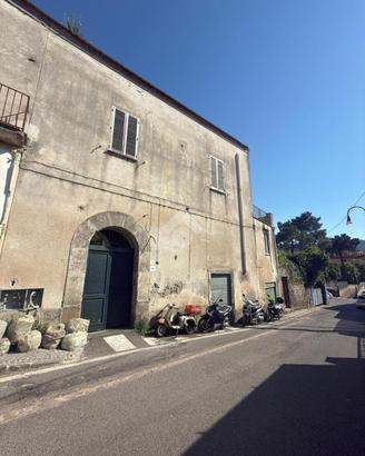 CASA SEMINDIPENDENTE A PIANO DI SORRENTO