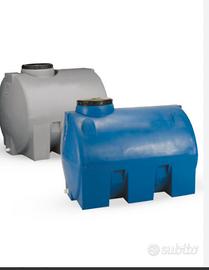 Ragazzo pulizia recipienti