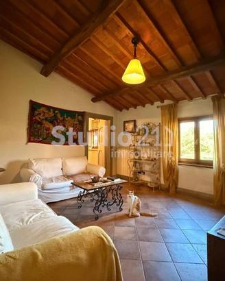 Rustico / Casale di 200 m² con più di 5 locali e p