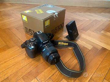 Nikon D5100 con obiettivo 18-55mm