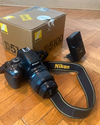 Nikon D5100 con obiettivo 18-55mm