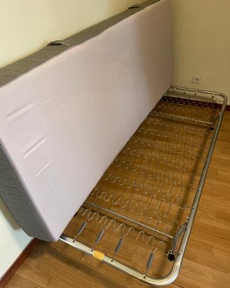 materasso ikea e rete con gambe pieghevoli