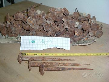 Chiodi quadrati fatti a mano - antichi -