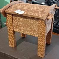 Bauletto artigianale in legno intagliato 