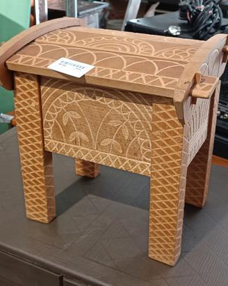 Bauletto artigianale in legno intagliato 