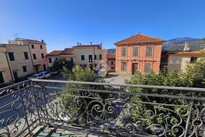 2 LOCALI A CASTELLARO