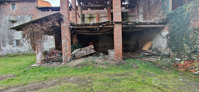 Rustico con giardino 300mq