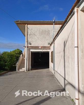 IMMOBILE CON DUE UNITA' ABITATIVE GIARDINO ESCLUSI