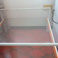 Tavolino in vetro quadrato