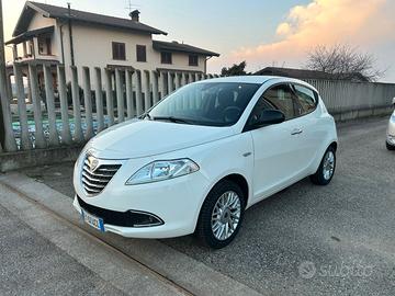 LANCIA Y NEOPATENTATI 20.000!!!