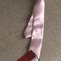 Cravatta nuova in raso color lilla