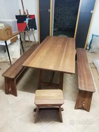 Tavolo e panche legno massello.