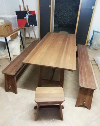 Tavolo e panche legno massello.