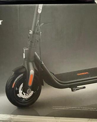 KickScooter Ninebot F2 E Monopattino Elettrico