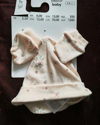 Cappello e guanti neonata