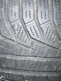 Quattro Pneumatici invernali 225/50 R18