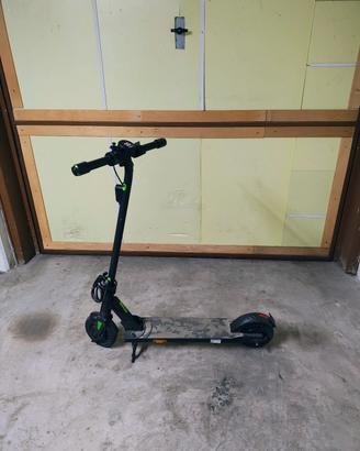 EMG velociptor 2-monopattino elettrico 25km 350w 
