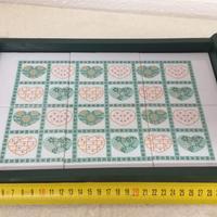 Vassoio in legno e piastrelle in ceramica