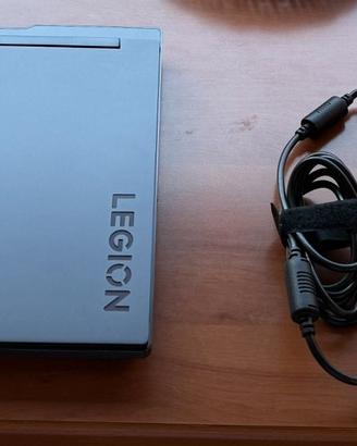 Lenovo Legion 7 16IAX7-Intel Core i7-12800HX 32GB