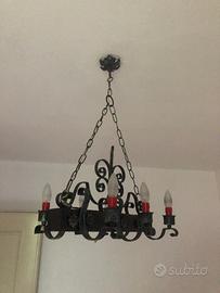 Lampadario in ferro battuto