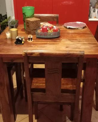 tavolo cucina in legno massiccio più seggiole 