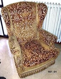 161_due comode poltrone a schienale alto