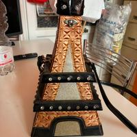 Borsa con tracolla a forma di Torre Eiffel