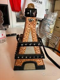 Borsa con tracolla a forma di Torre Eiffel