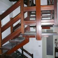 Scala per interno in legno con struttura portante