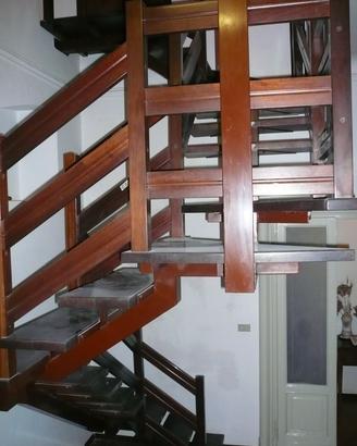 Scala per interno in legno con struttura portante