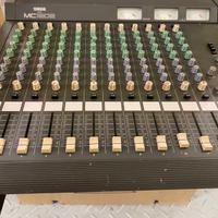 Mixer Yamaha 1202