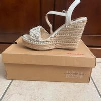 Sandali con zeppa Bata beige/bianchi