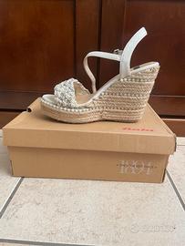 Sandali con zeppa Bata beige/bianchi