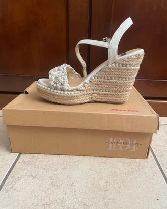 Sandali con zeppa Bata beige/bianchi