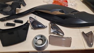 Yamaha tmax 2006 ricambi carene e plastiche varie