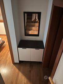 Mobiletto e specchio