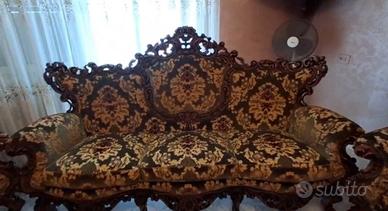 divano con due poltrone