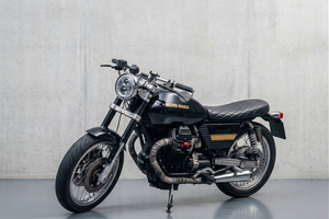 Smembro cafè racer della foto