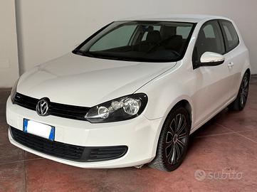 Volkswagen Golf 1.6 TDI DPF DSG 3p. Highline
