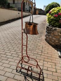 piedistallo con secchio in rame