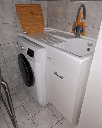 mobile lavanderia con lavatrice 