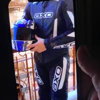 Tuta e caschi da moto