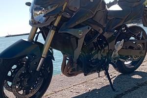 suzuki gsr 750