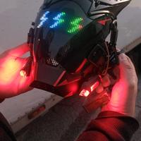 maschera cyberpunk con luci led e pannello led 