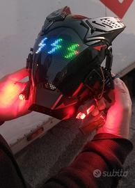 maschera cyberpunk con luci led e pannello led 