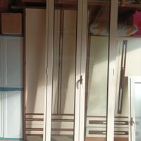 infisso in alluminio colore bianco 